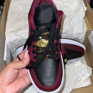 Air Jordan 1 low beetroot size 7 women